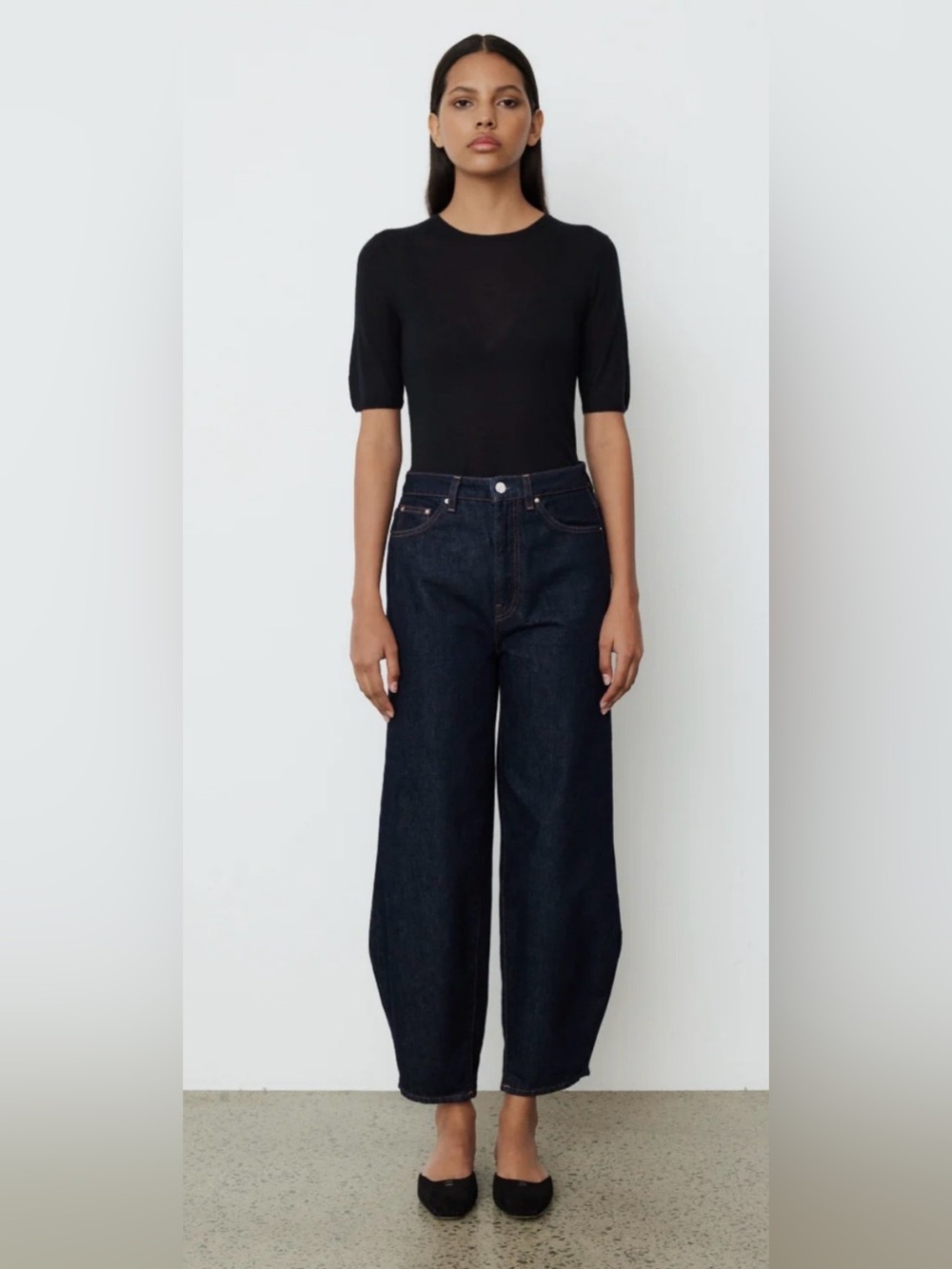 Totême Barrel Leg Denim High Rise Jeans Oversized Curved Leg Made in Italy 25